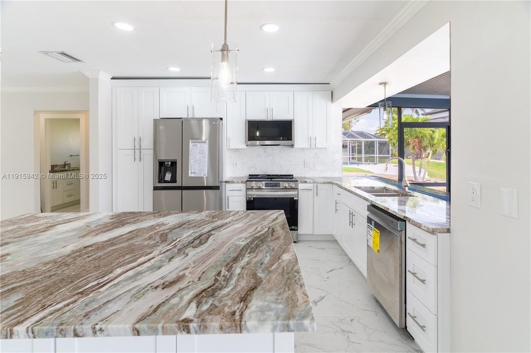 En Venta: $749,000 (3 camas, 2 baños, 1795 Pies cuadrados)