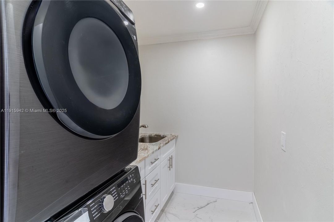 En Venta: $749,000 (3 camas, 2 baños, 1795 Pies cuadrados)