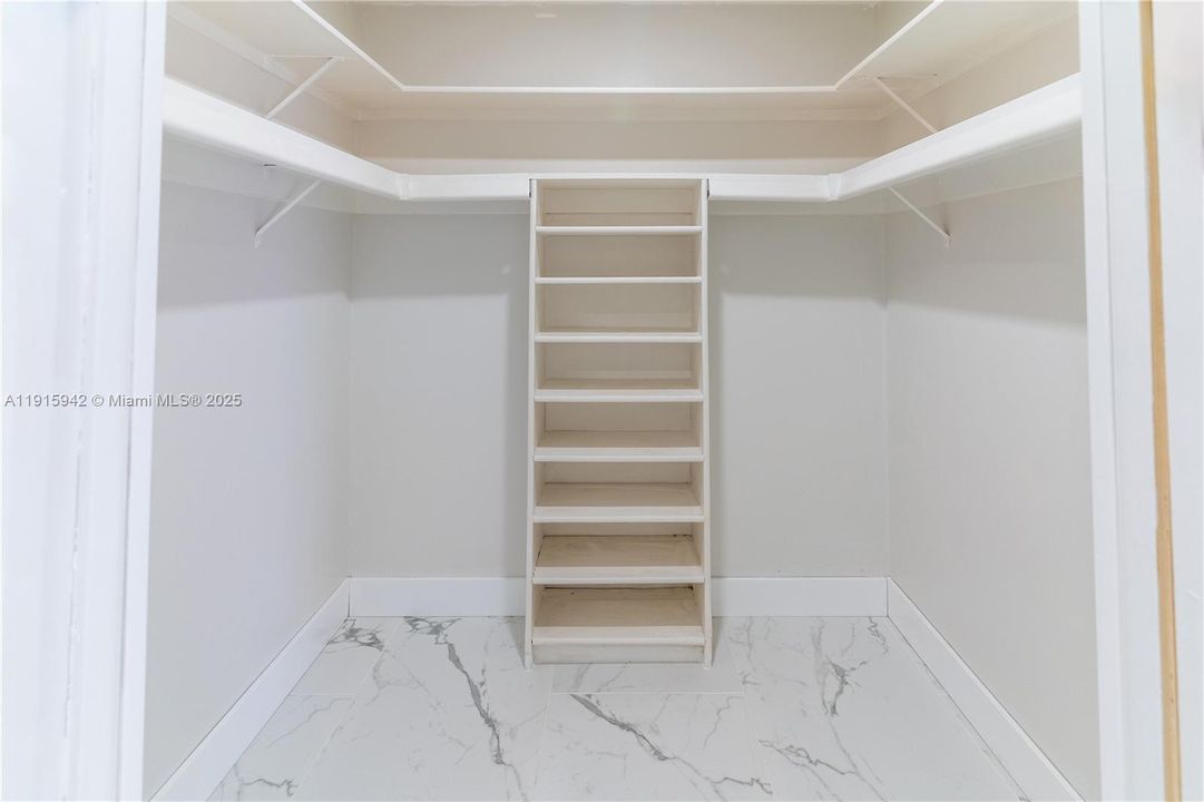 En Venta: $749,000 (3 camas, 2 baños, 1795 Pies cuadrados)