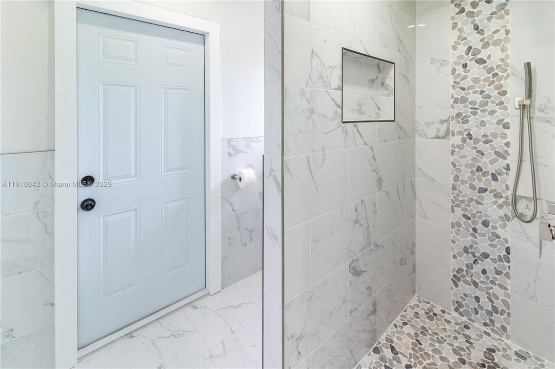 En Venta: $749,000 (3 camas, 2 baños, 1795 Pies cuadrados)