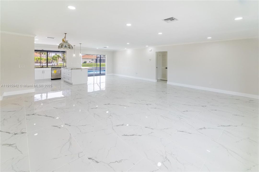 En Venta: $749,000 (3 camas, 2 baños, 1795 Pies cuadrados)