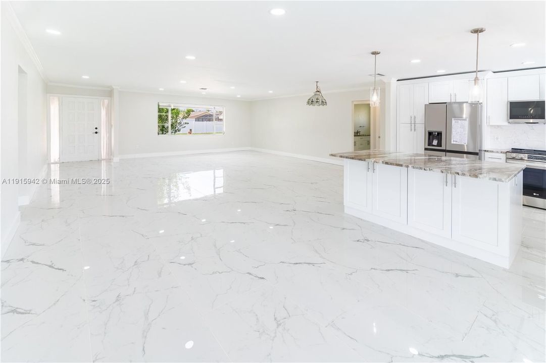 En Venta: $749,000 (3 camas, 2 baños, 1795 Pies cuadrados)