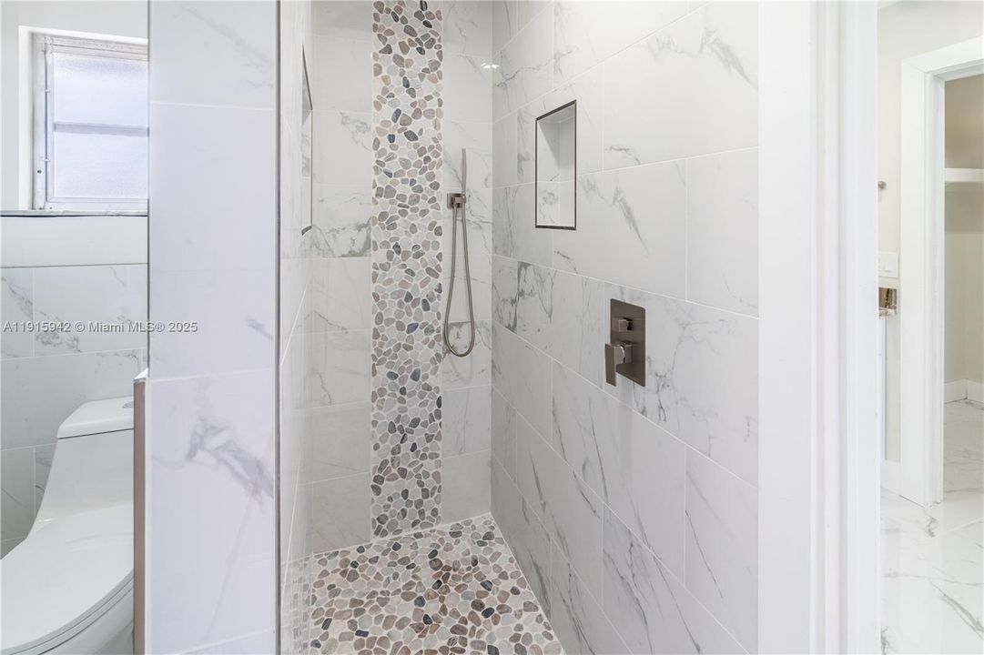 En Venta: $749,000 (3 camas, 2 baños, 1795 Pies cuadrados)