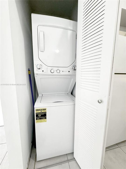 待售: $355,000 (2 贝兹, 2 浴室, 870 平方英尺)