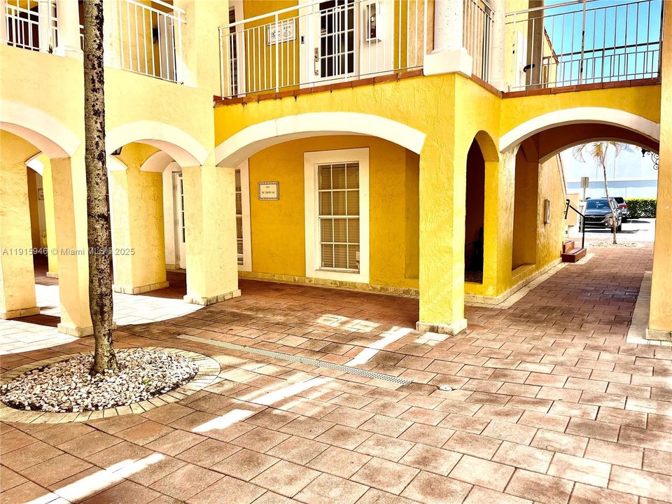 Под контрактом: $1,800 (0 спален, 0 ванн, 0 Квадратных фут)