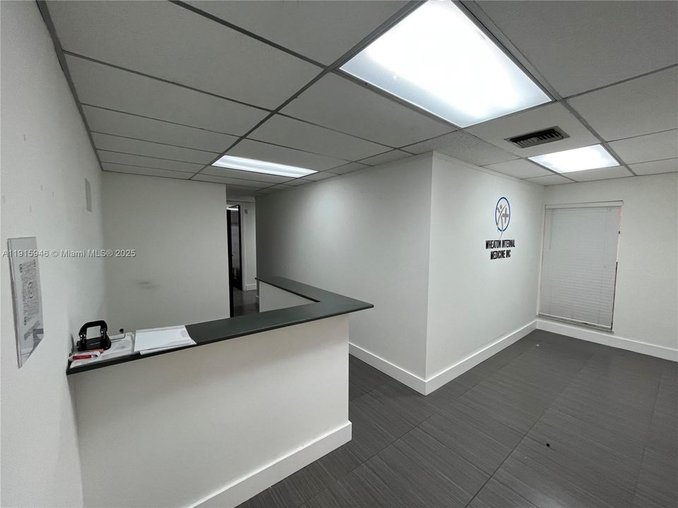 Под контрактом: $1,800 (0 спален, 0 ванн, 0 Квадратных фут)