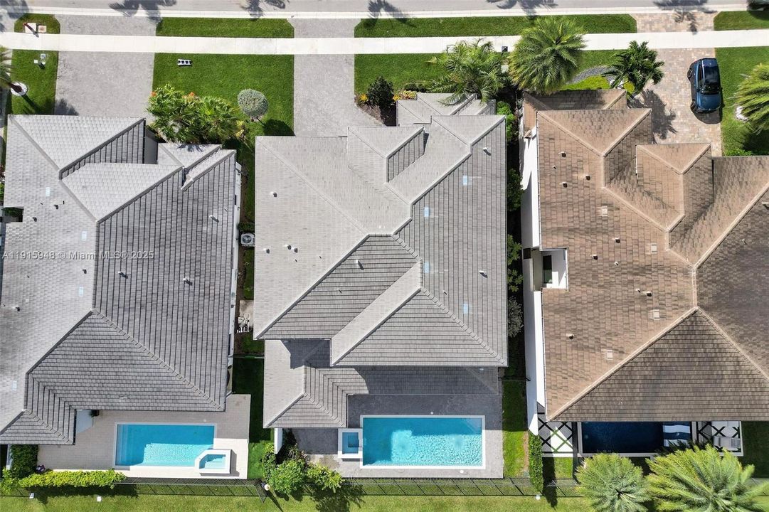 For Sale: $2,975,000 (5 beds, 6 baths, 4932 Square Feet)