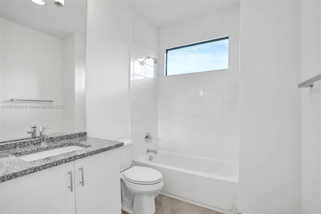 For Sale: $2,975,000 (5 beds, 6 baths, 4932 Square Feet)