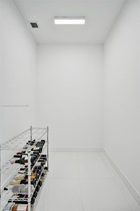 For Sale: $2,975,000 (5 beds, 6 baths, 4932 Square Feet)