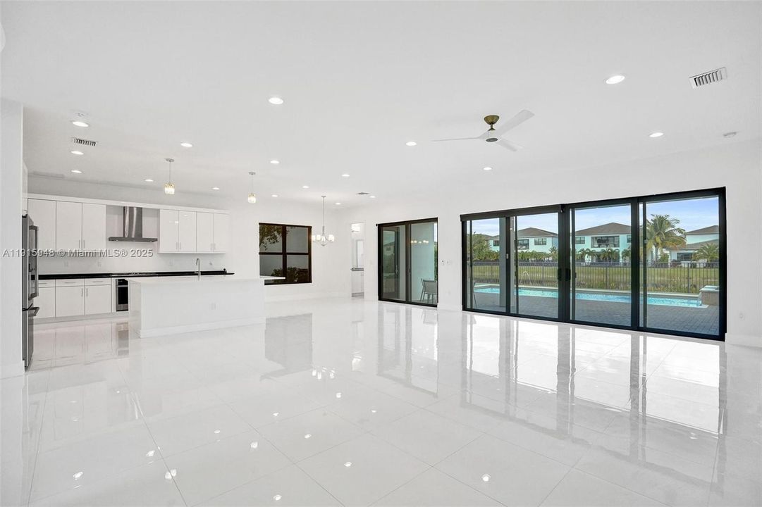 For Sale: $2,975,000 (5 beds, 6 baths, 4932 Square Feet)