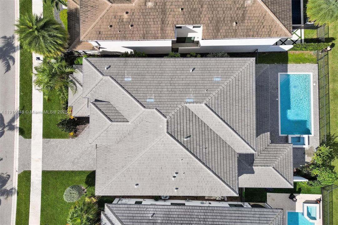 For Sale: $2,975,000 (5 beds, 6 baths, 4932 Square Feet)