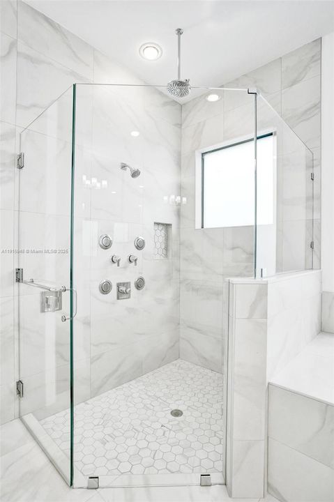 For Sale: $2,975,000 (5 beds, 6 baths, 4932 Square Feet)