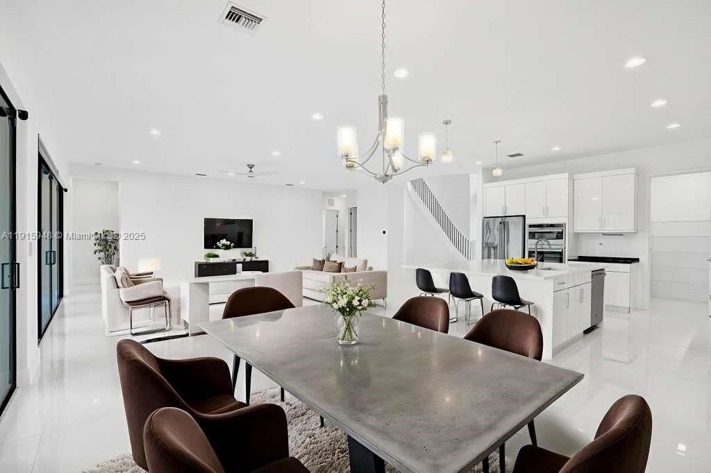 For Sale: $2,975,000 (5 beds, 6 baths, 4932 Square Feet)