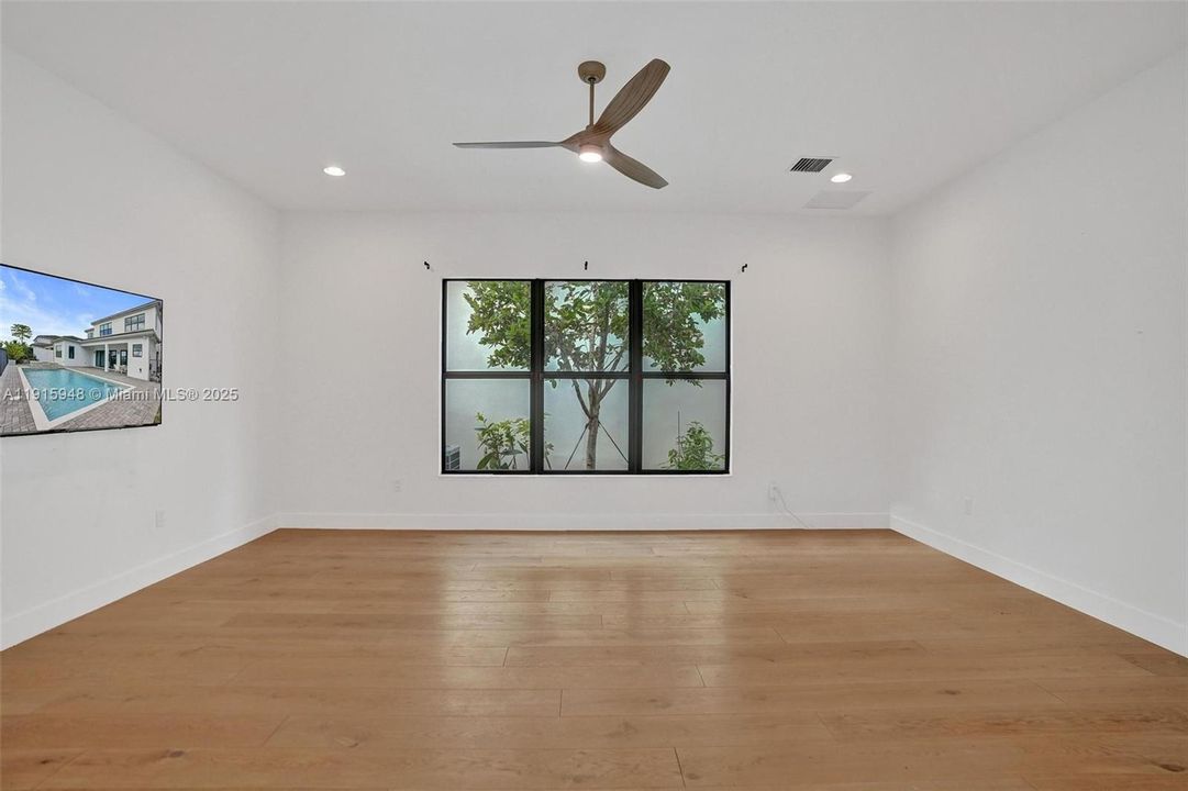 For Sale: $2,975,000 (5 beds, 6 baths, 4932 Square Feet)