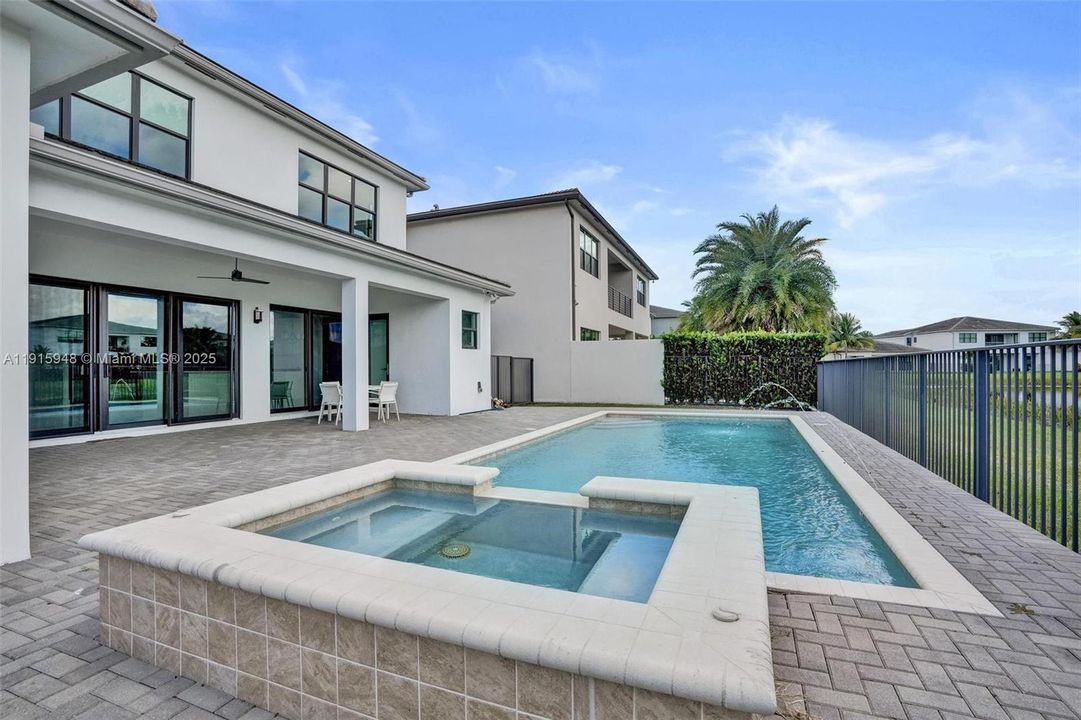 For Sale: $2,975,000 (5 beds, 6 baths, 4932 Square Feet)