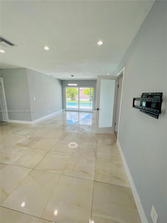 На продажу: $750,000 (4 спален, 2 ванн, 1248 Квадратных фут)