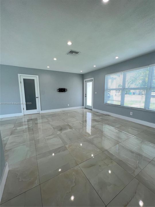 На продажу: $750,000 (4 спален, 2 ванн, 1248 Квадратных фут)