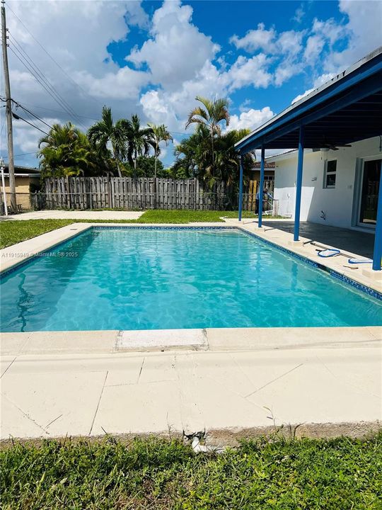 На продажу: $750,000 (4 спален, 2 ванн, 1248 Квадратных фут)