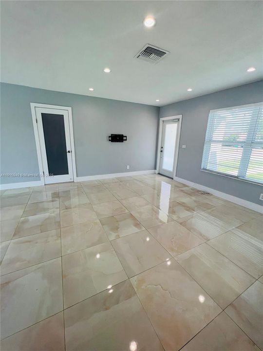 На продажу: $750,000 (4 спален, 2 ванн, 1248 Квадратных фут)