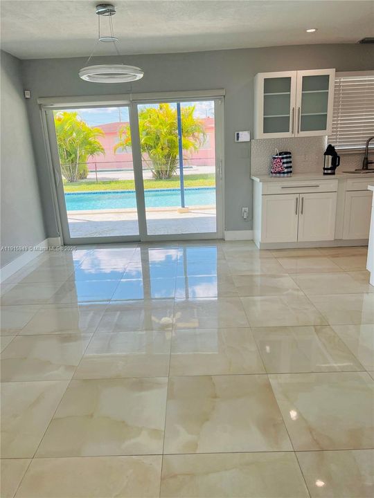 На продажу: $750,000 (4 спален, 2 ванн, 1248 Квадратных фут)