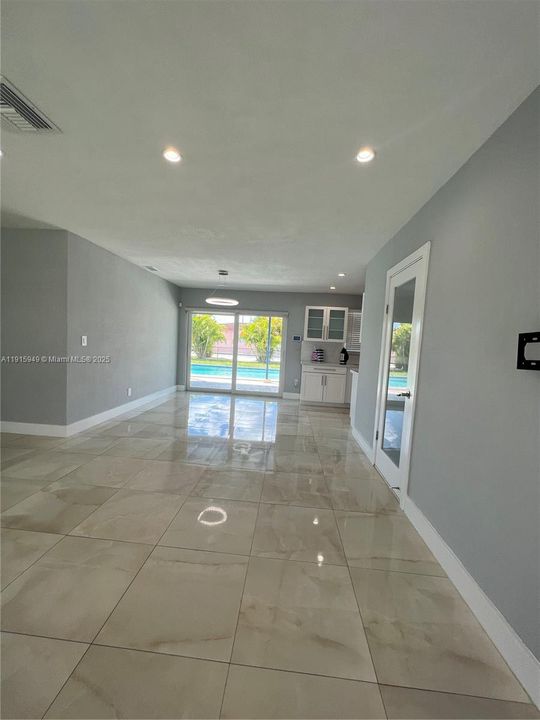 На продажу: $750,000 (4 спален, 2 ванн, 1248 Квадратных фут)