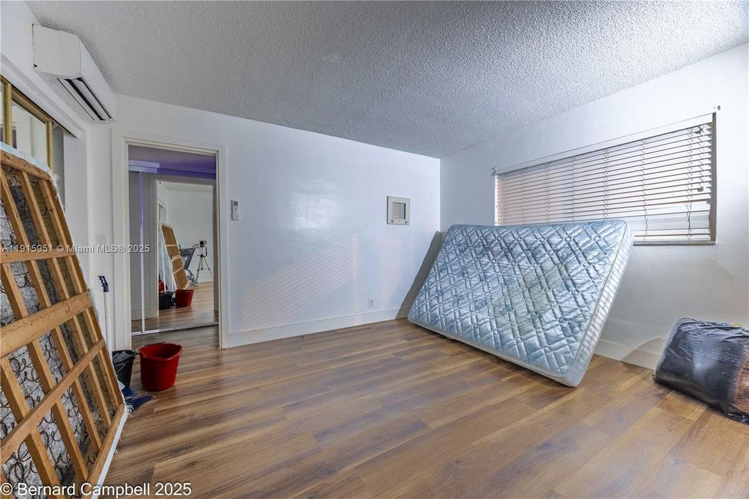 待售: $120,000 (1 贝兹, 1 浴室, 650 平方英尺)