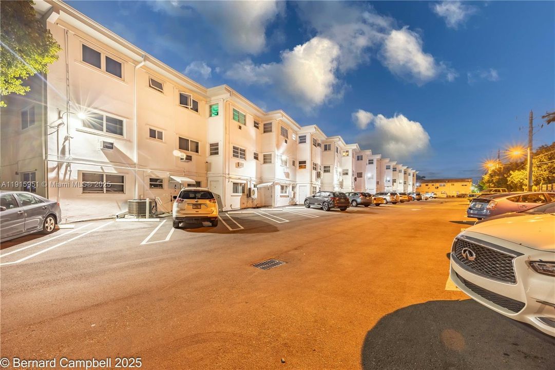 待售: $120,000 (1 贝兹, 1 浴室, 650 平方英尺)