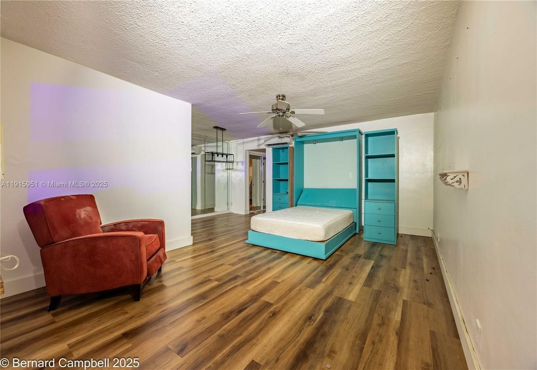 待售: $120,000 (1 贝兹, 1 浴室, 650 平方英尺)