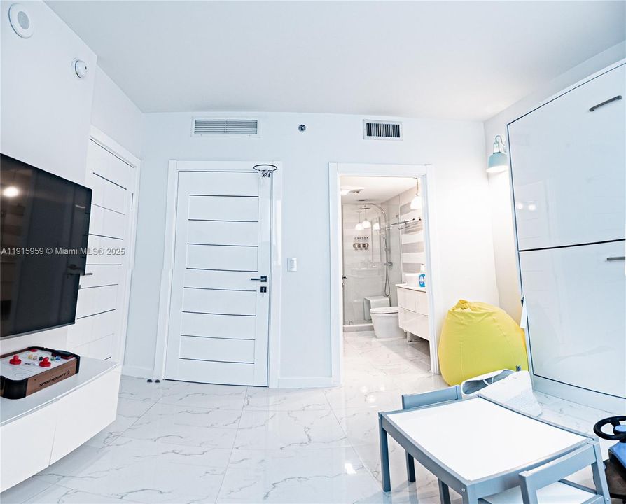 Недавно арендовано: $4,500 (2 спален, 2 ванн, 1100 Квадратных фут)