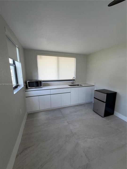 For Rent: $1,500 (0 beds, 1 baths, 1241 Square Feet)