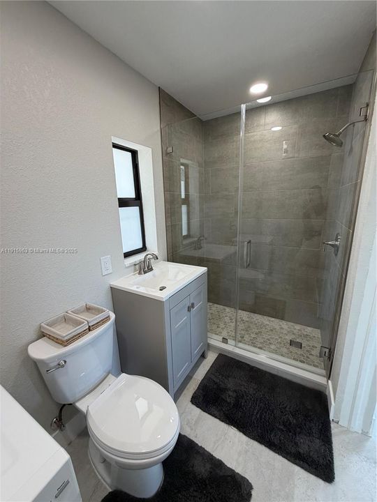 For Rent: $1,500 (0 beds, 1 baths, 1241 Square Feet)