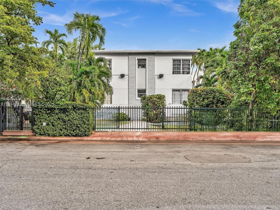 Recently Rented: $2,495 (1 beds, 1 baths, 670 Square Feet)