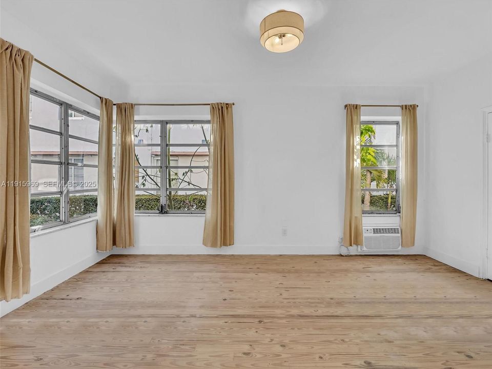 Recently Rented: $2,495 (1 beds, 1 baths, 670 Square Feet)