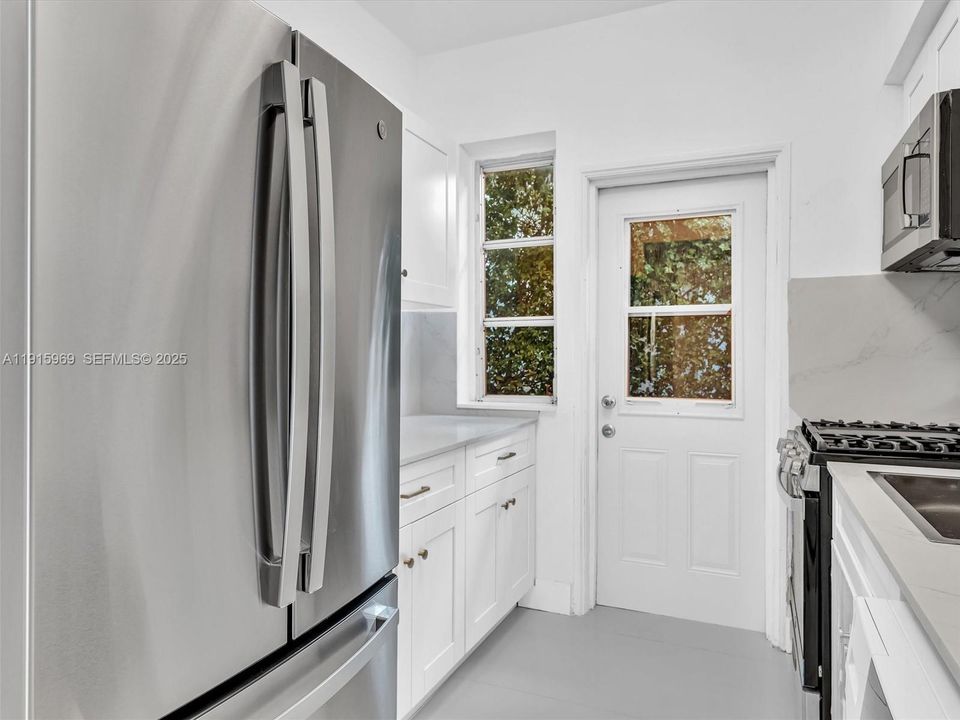 Recently Rented: $2,495 (1 beds, 1 baths, 670 Square Feet)