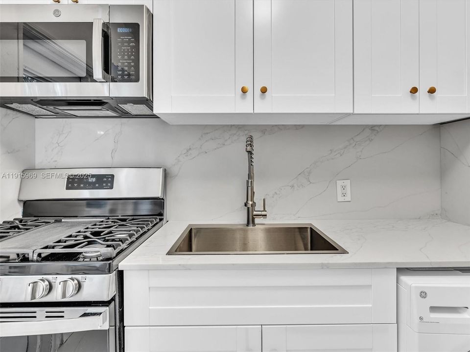 Recently Rented: $2,495 (1 beds, 1 baths, 670 Square Feet)