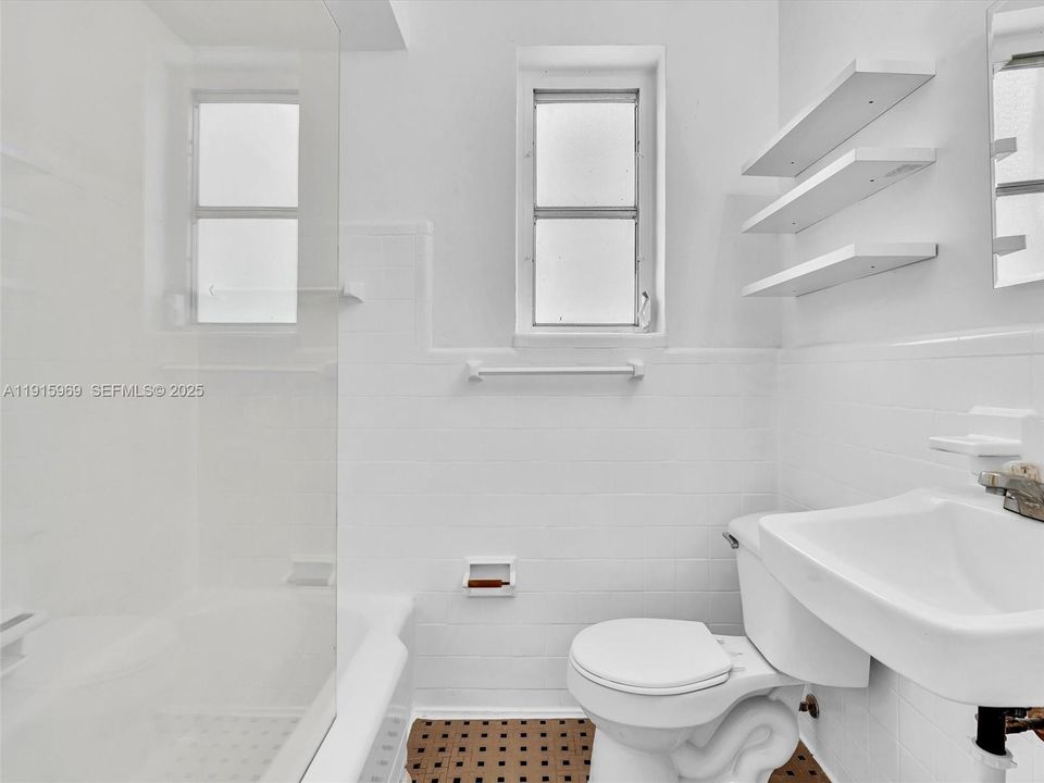 Recently Rented: $2,495 (1 beds, 1 baths, 670 Square Feet)