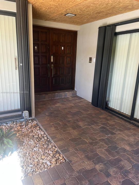 Active With Contract: $1,350,000 (4 beds, 3 baths, 2750 Square Feet)