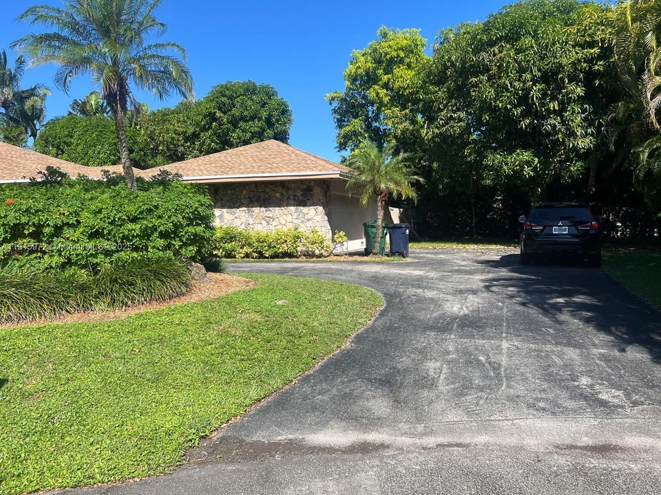 Active With Contract: $1,350,000 (4 beds, 3 baths, 2750 Square Feet)