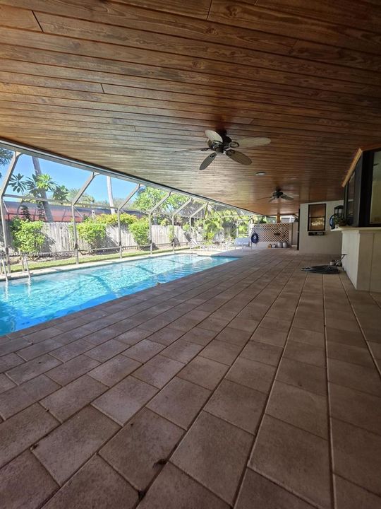 Active With Contract: $1,350,000 (4 beds, 3 baths, 2750 Square Feet)