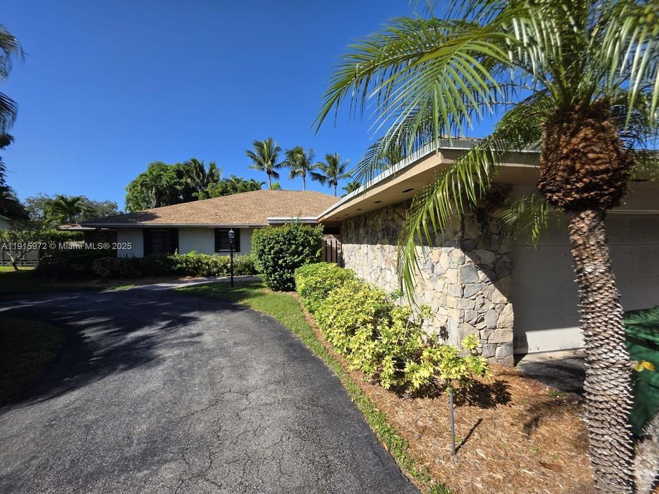 Active With Contract: $1,350,000 (4 beds, 3 baths, 2750 Square Feet)