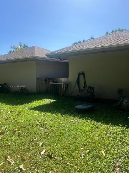 Active With Contract: $1,350,000 (4 beds, 3 baths, 2750 Square Feet)