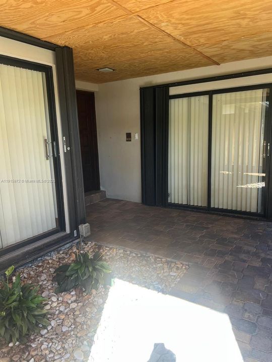 Active With Contract: $1,350,000 (4 beds, 3 baths, 2750 Square Feet)