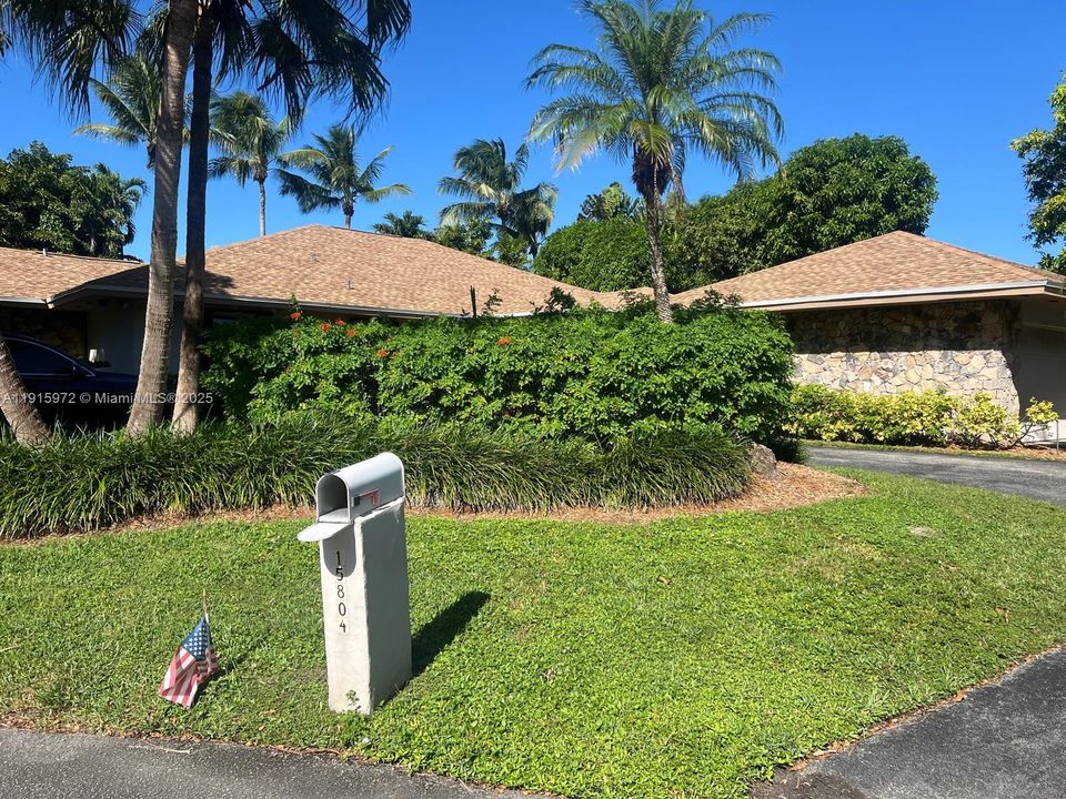 Active With Contract: $1,350,000 (4 beds, 3 baths, 2750 Square Feet)