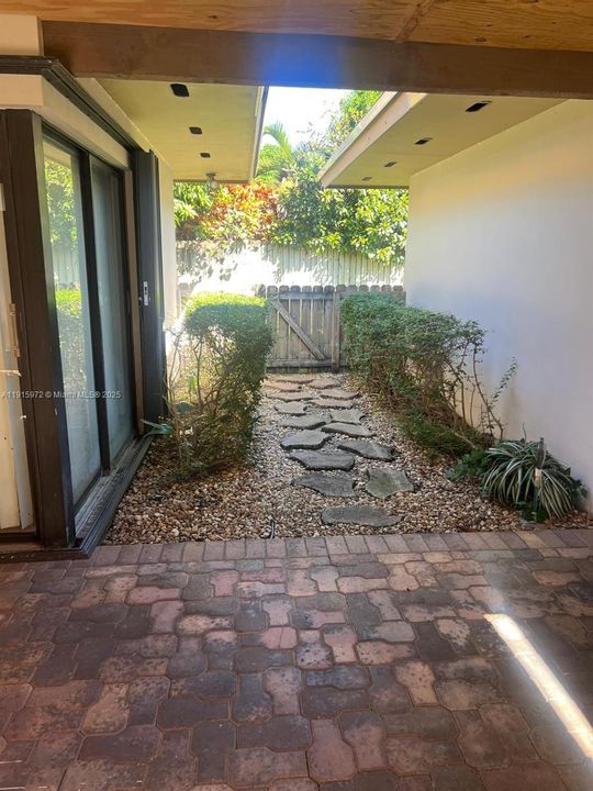 Active With Contract: $1,350,000 (4 beds, 3 baths, 2750 Square Feet)