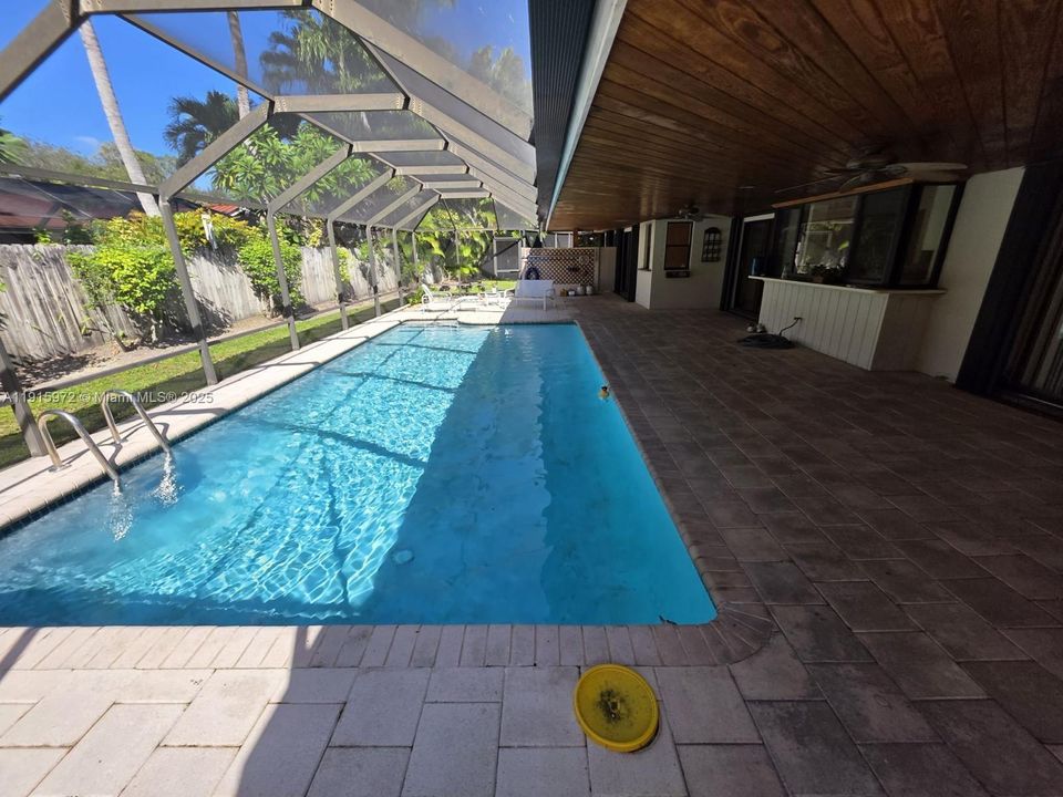 Active With Contract: $1,350,000 (4 beds, 3 baths, 2750 Square Feet)