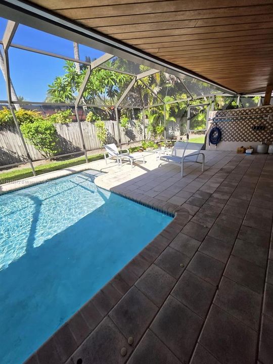 Active With Contract: $1,350,000 (4 beds, 3 baths, 2750 Square Feet)