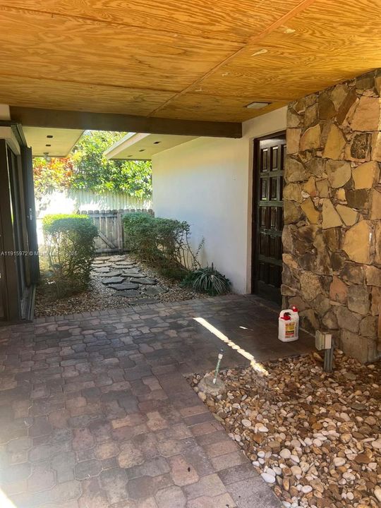 Active With Contract: $1,350,000 (4 beds, 3 baths, 2750 Square Feet)