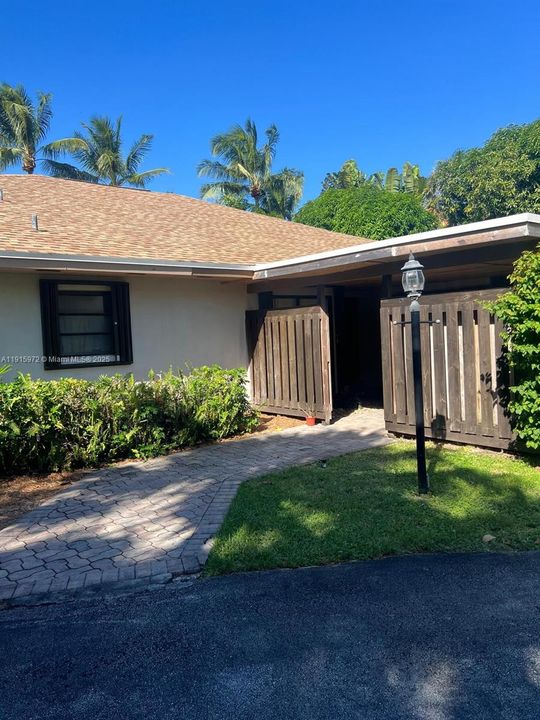 Active With Contract: $1,350,000 (4 beds, 3 baths, 2750 Square Feet)