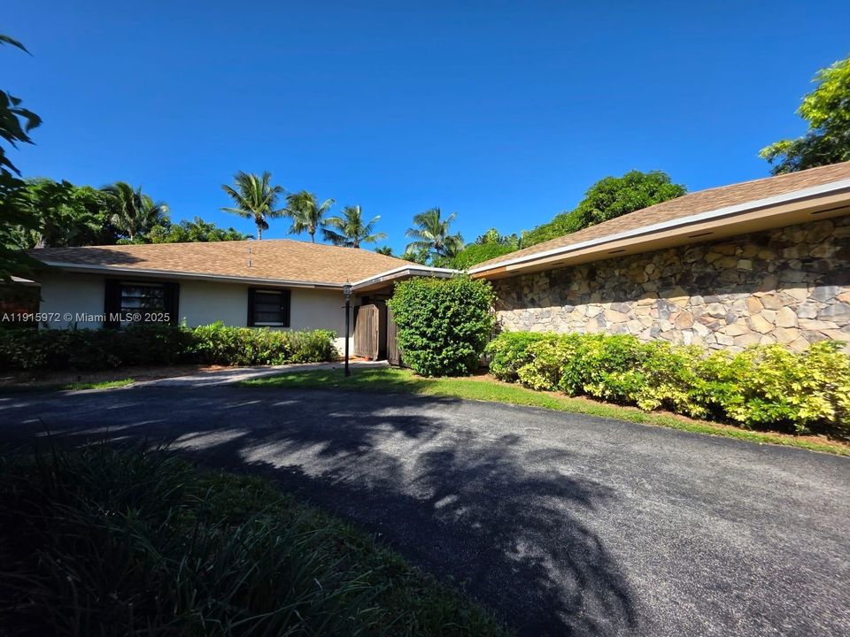 Active With Contract: $1,350,000 (4 beds, 3 baths, 2750 Square Feet)