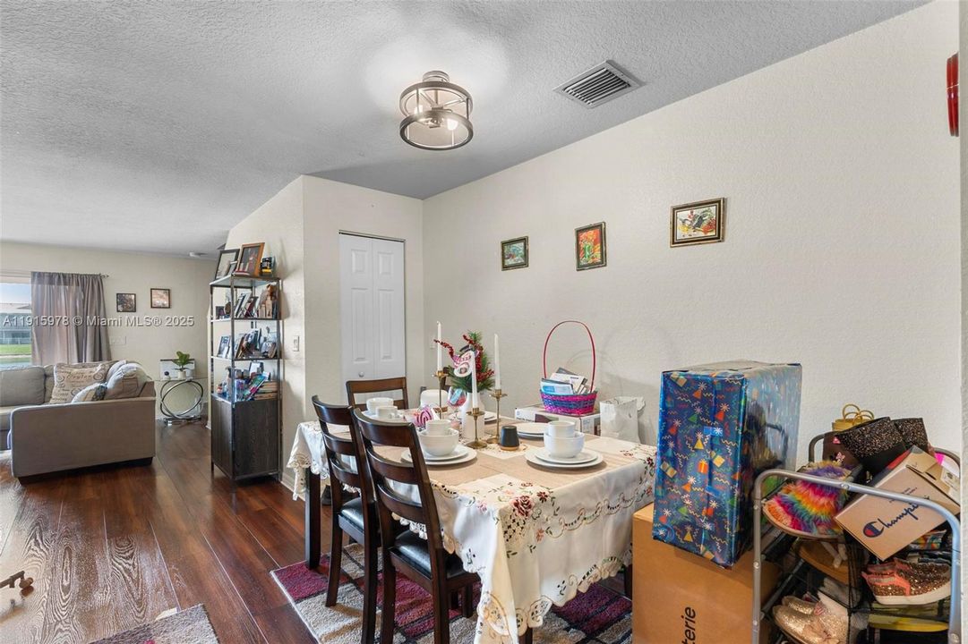 For Sale: $397,500 (3 beds, 2 baths, 1446 Square Feet)